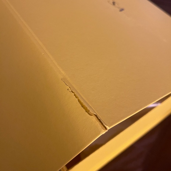 Myth Empty Gift Box Yellow Magnetic Closure w/tie - Picture 6 of 11